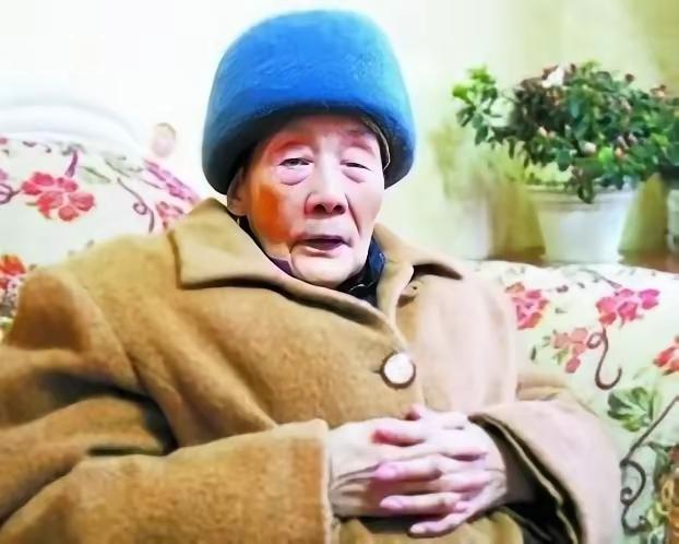 1949年，渣滓洞大屠杀中，盛国玉在枪响前倒地装死，不久，特务进来补枪，谁料，他