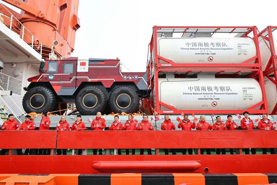 近日，我国国产自研的新一代“雪豹”车辆——“雪豹”6×6轮式载具，圆满完成南极内