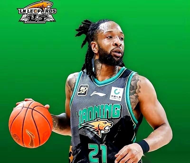 当着全场和摄像头的面，直接跟主教练顶牛。
哥们儿，你是不是忘了点啥？
乌戈把你换