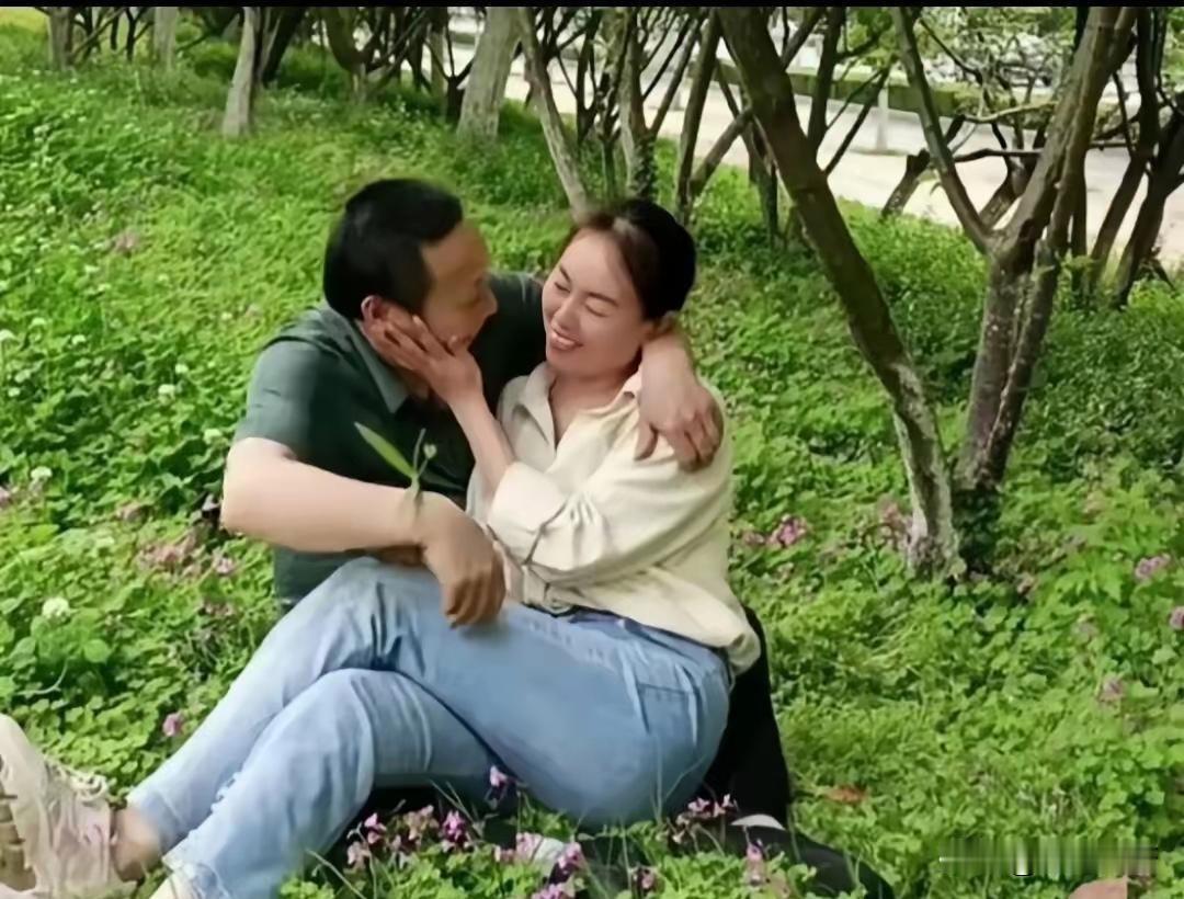 夏日生活打卡季今天在汾河森林公园看见了这对鸳鸯，远远拉开我的手机镜头留下这两张照