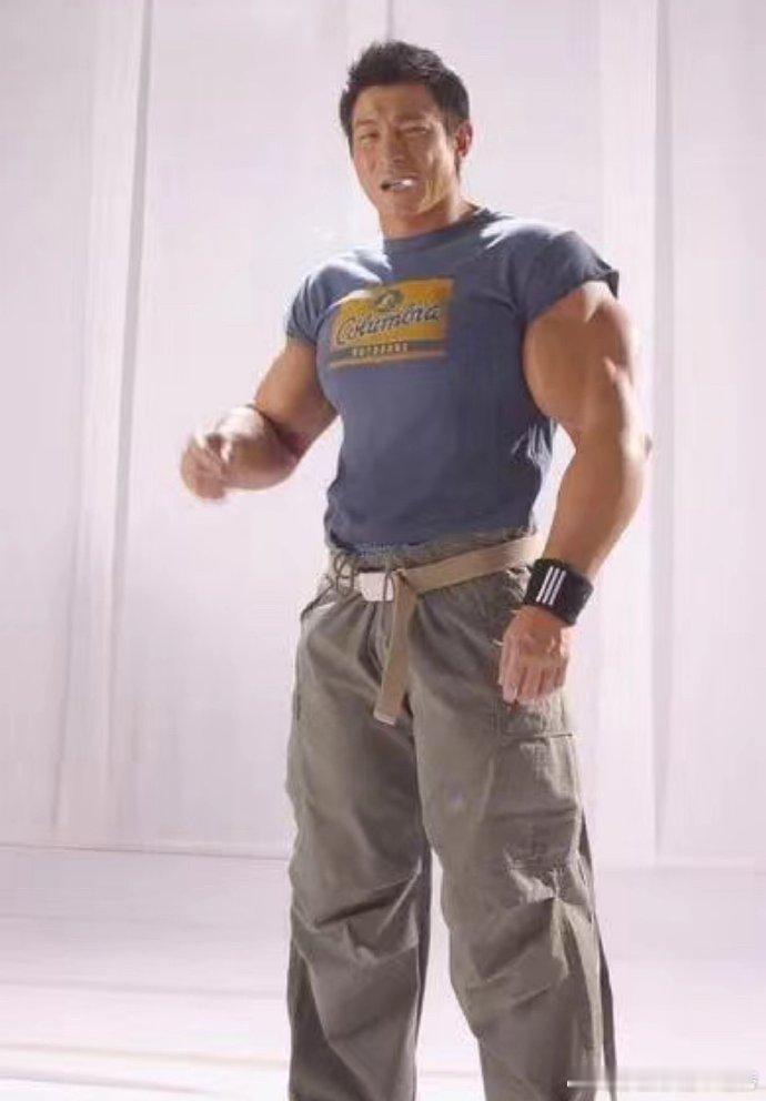 刘德华最强壮时期，而且这还不是P的图 ​​​