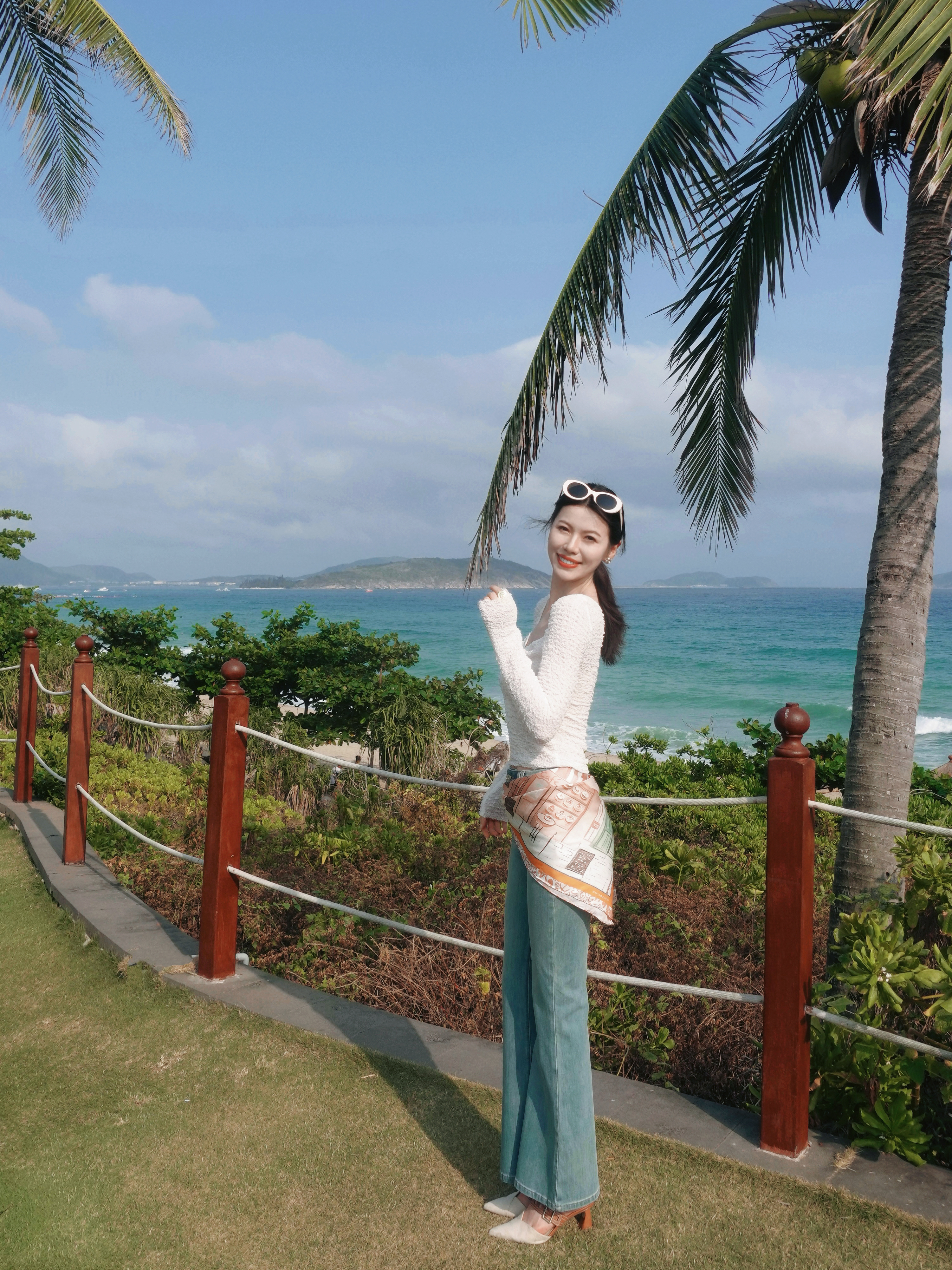 日常穿搭去海边🏝️记得带一条丝巾呀✨今天穿什么