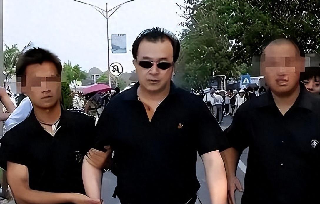 他曾连登春晚24年，却因免职风波消失数年，如今才明白另有隐情
 
 


 
黄