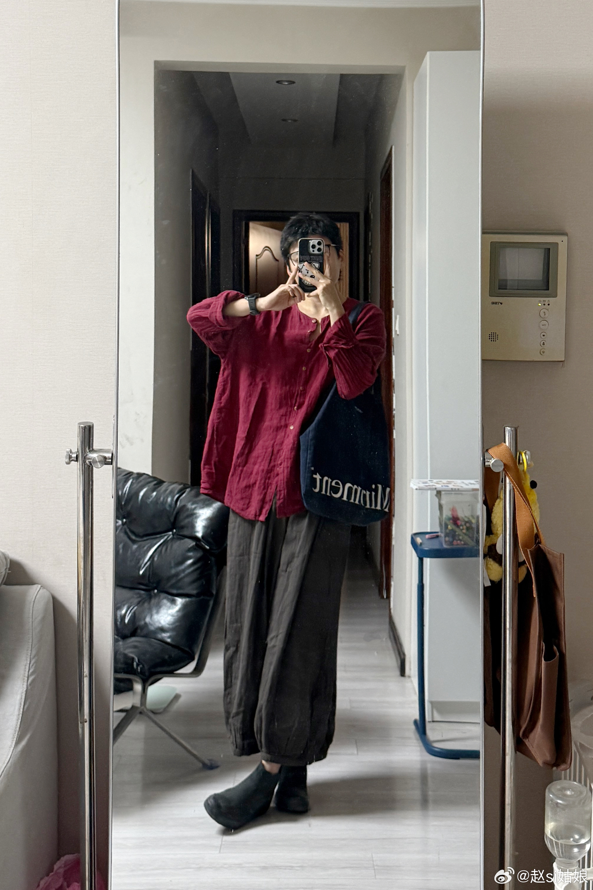 早！秋天太舒服了，早上的空气凉凉的，微风也清爽，最近买衣服都是长袖长裤啦～ 