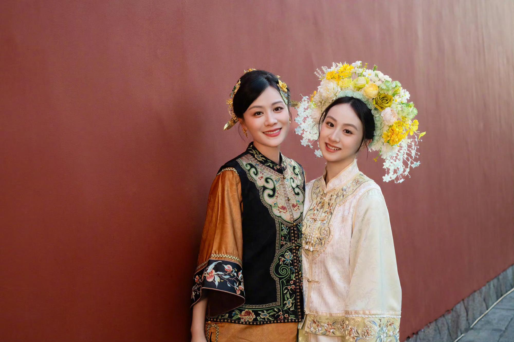 叶一茜森碟簪花照叶一茜晒与森碟簪花同框美照，母女打卡中式浪漫，17岁森碟穿国风装