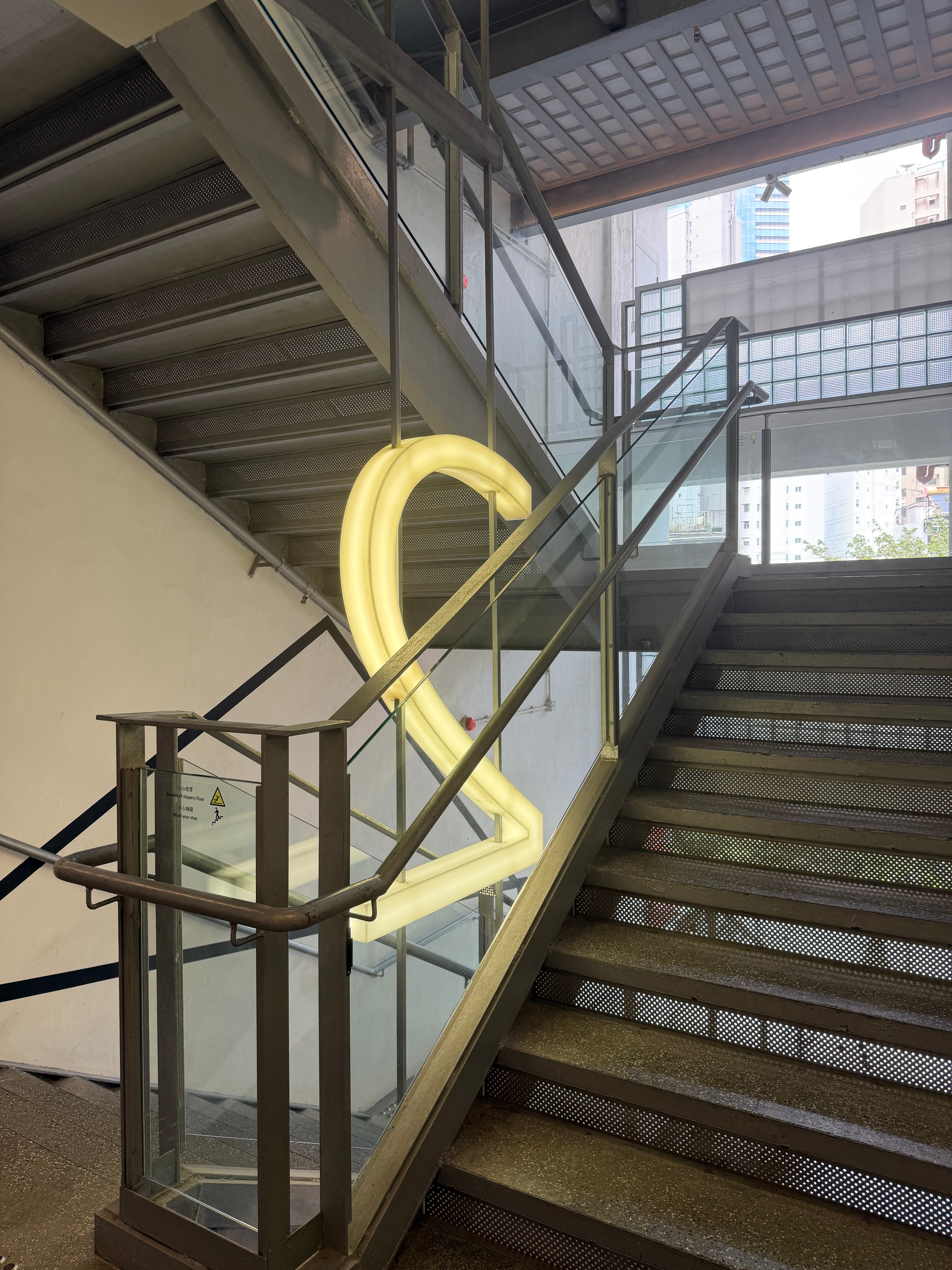 来到兰桂坊附近的元创方逛了一圈，今天想来给自己买一些饰品。比如戒指和项链。起因：