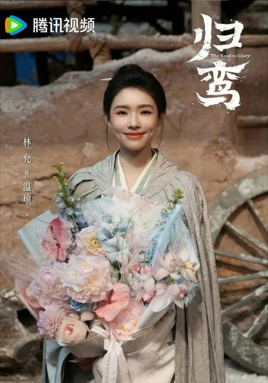 要不是那俩酒窝，还真认不出来 