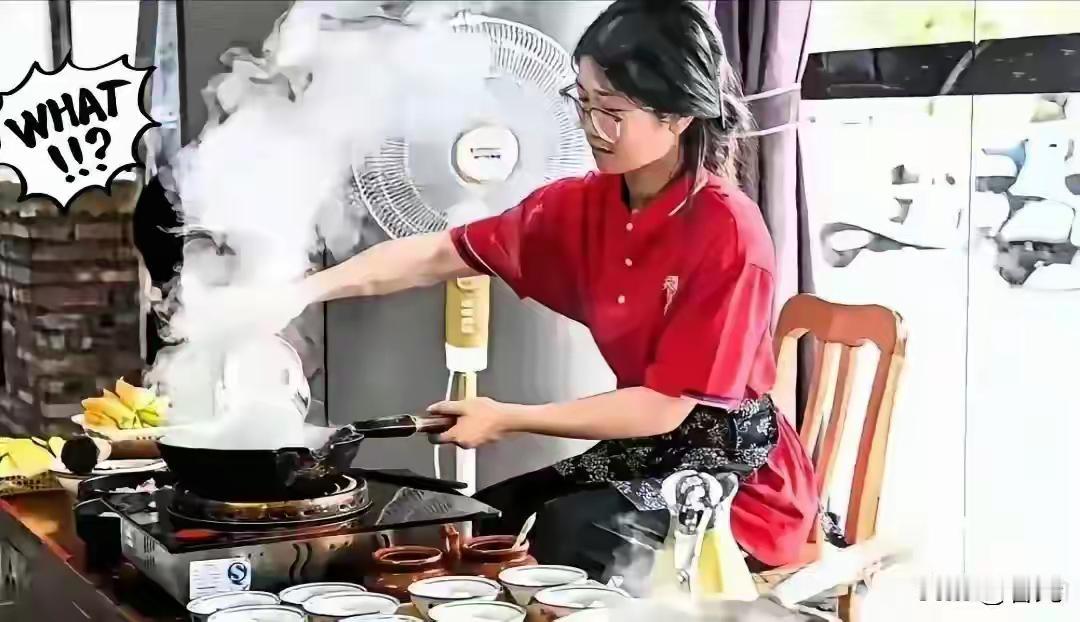 12元时薪入职，广西“扁担女孩”带火小店

曾因高考后挑扁担返乡走红的广西女孩刘