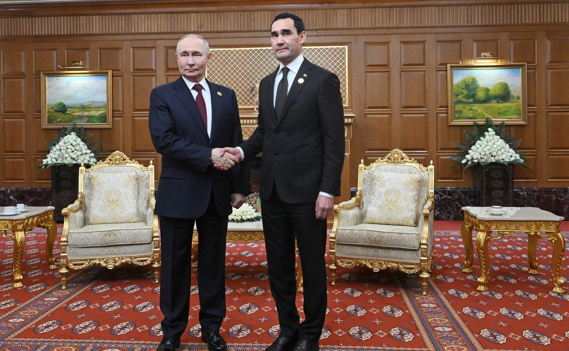 瓦洛佳小朋友  与土库曼斯坦总统谢尔达尔·别尔德穆哈梅多夫会晤在以"和平与信任：