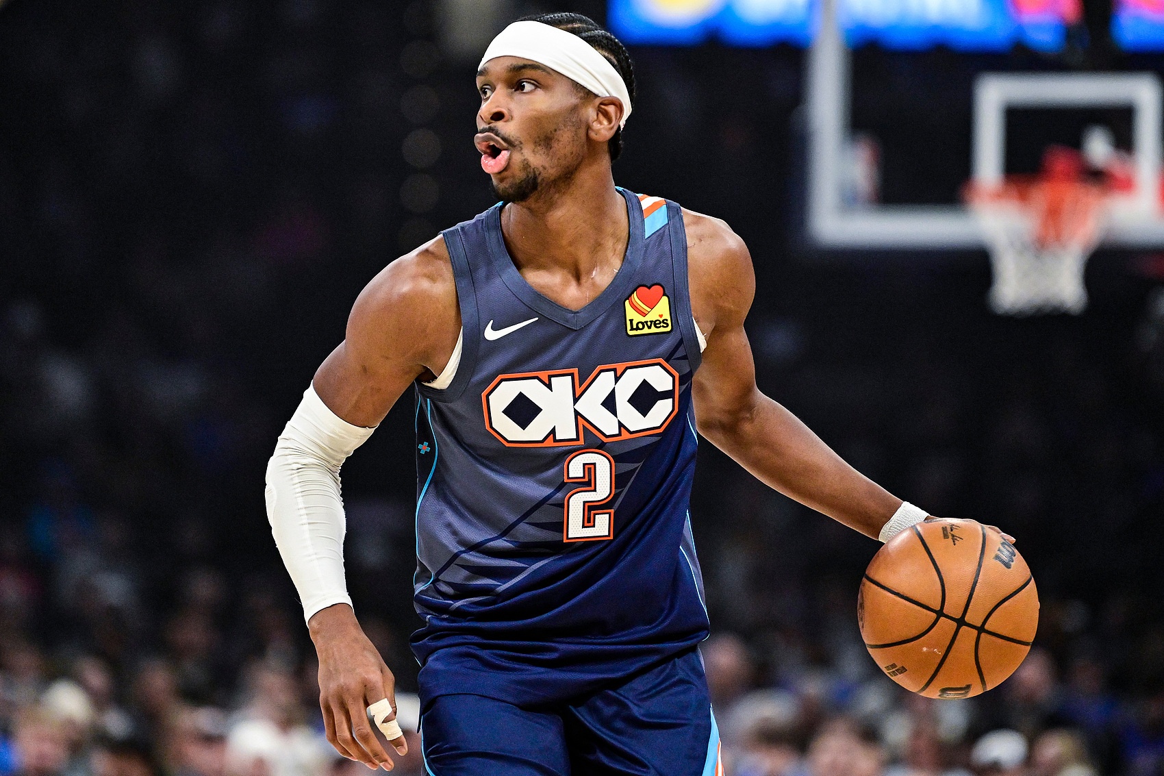 隔扣太帅了吧！亚历山大半场10中6轻松砍下13分4板3助2断