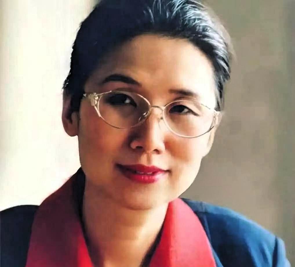 中科院教授杨佳：29岁双目突然失明，遭失明被丈夫和孩子无情抛弃，丈夫携女儿人间蒸