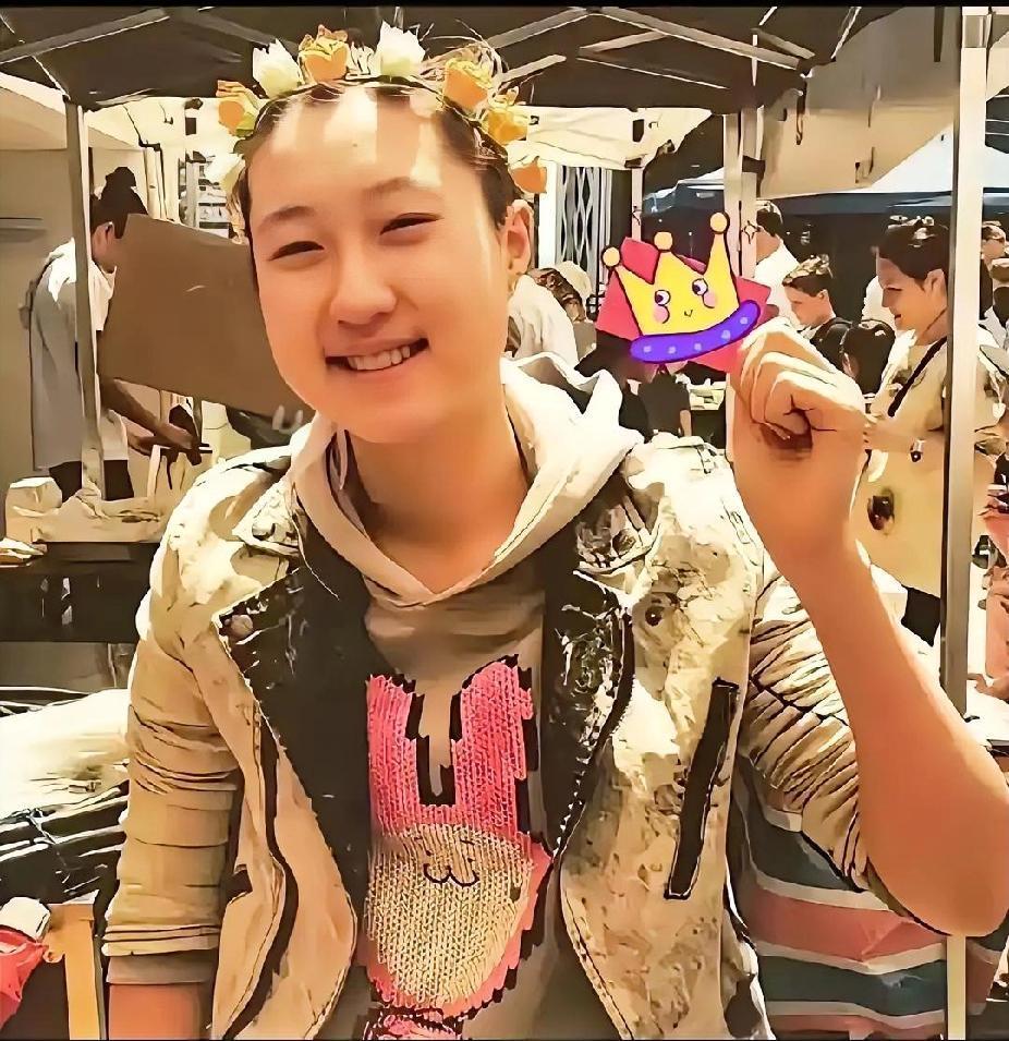 吴卓林终于有出头之日了！抛开“成龙的女儿”角色，她可以自食其力了。在香港旺角摆摊