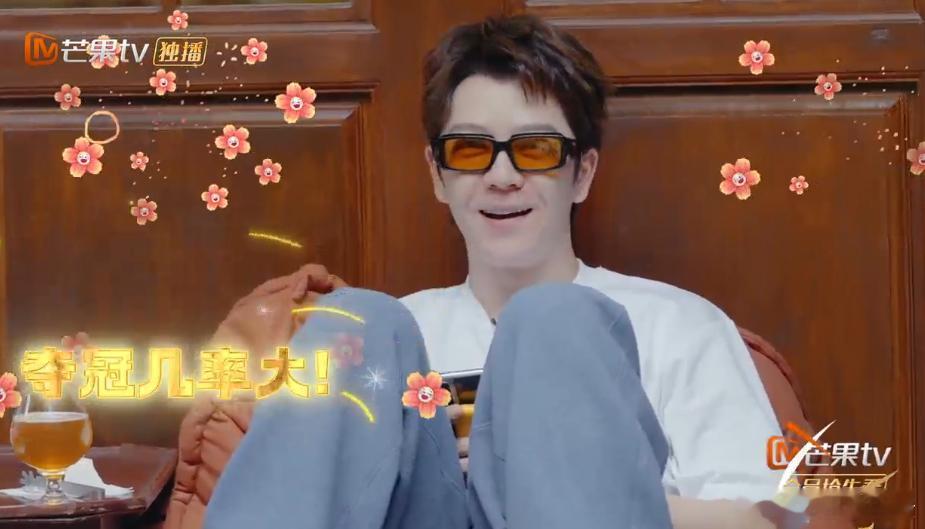 王栎鑫用AI预言湘超常德队夺冠 王栎鑫在节目里用AI预言常德队湘超夺冠，还录vl