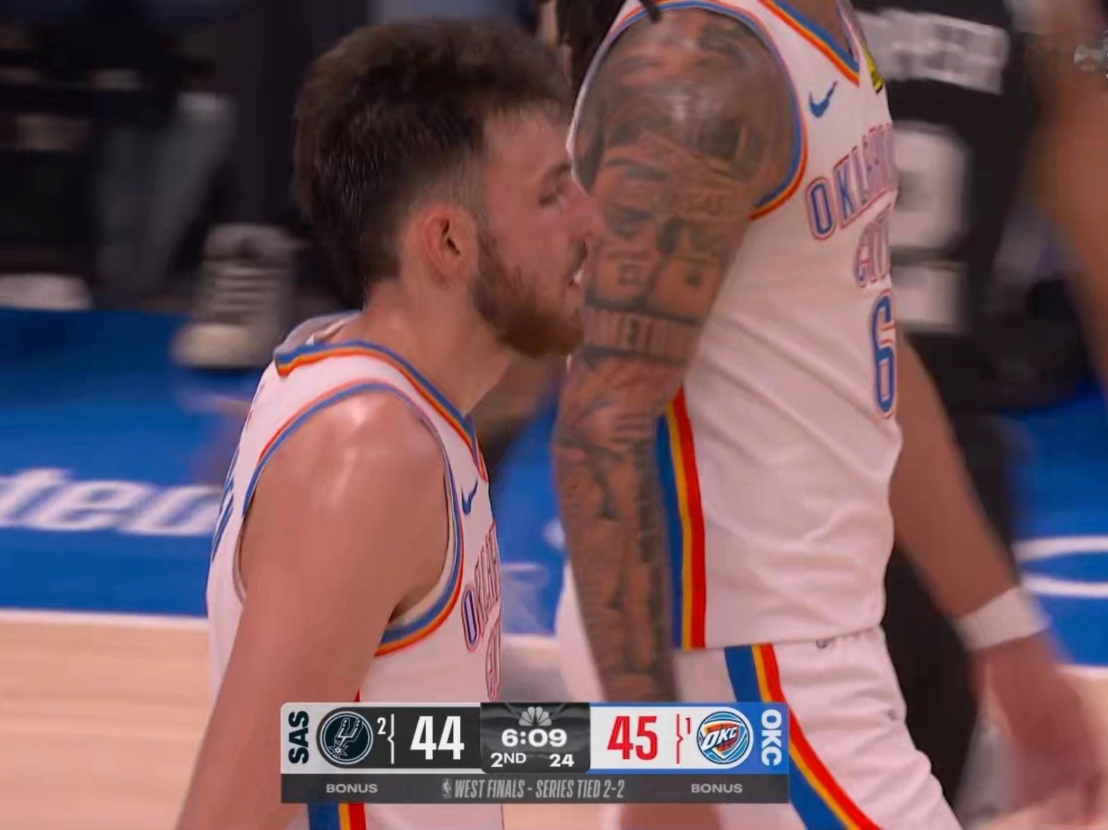 NBA  还笑吗，马刺追到1分了。马刺vs雷霆