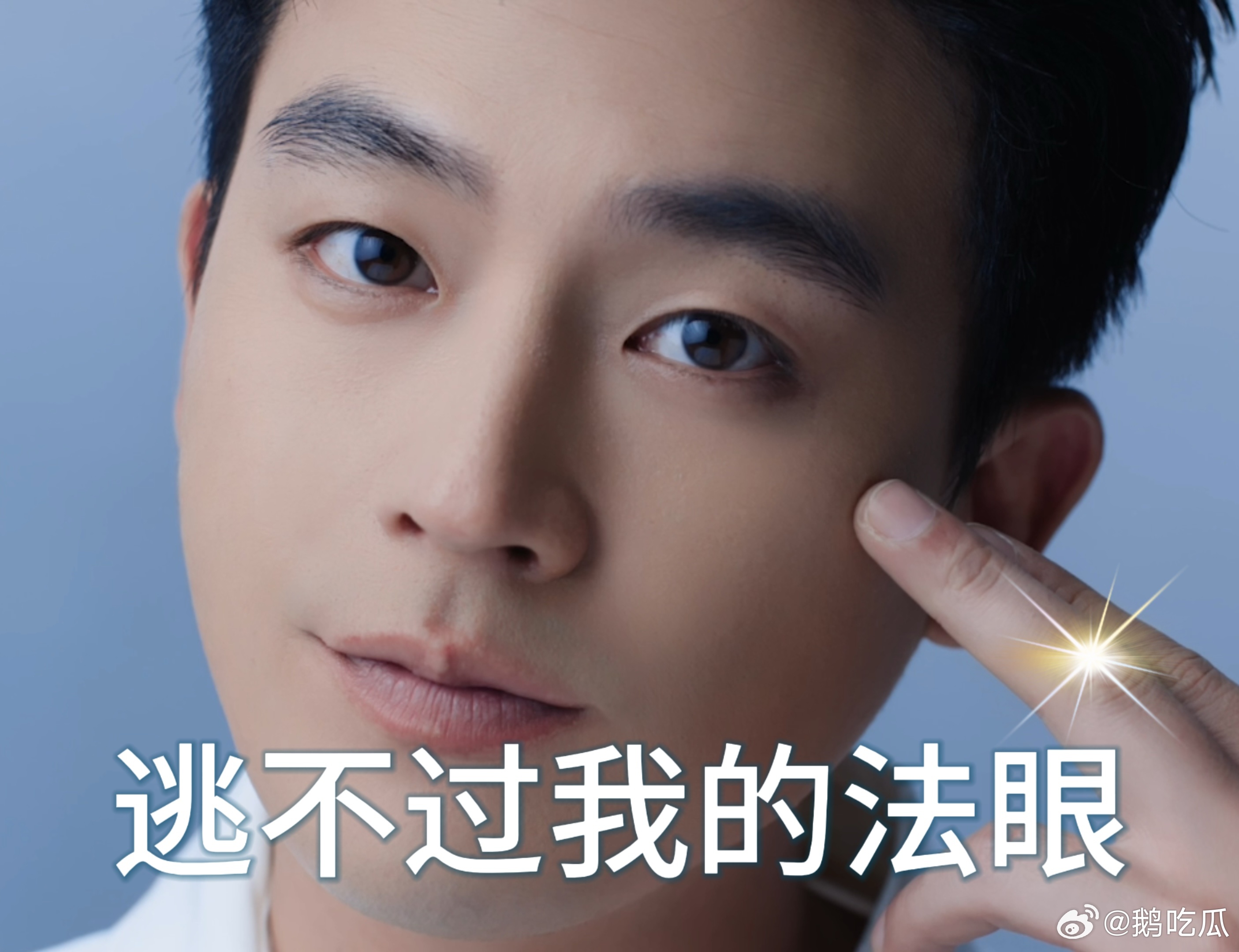 欧豪这是什么宝藏男孩！工作时脏辫、灰衣演糙汉，生活中白衬衫、咖啡配阅读，这反差感