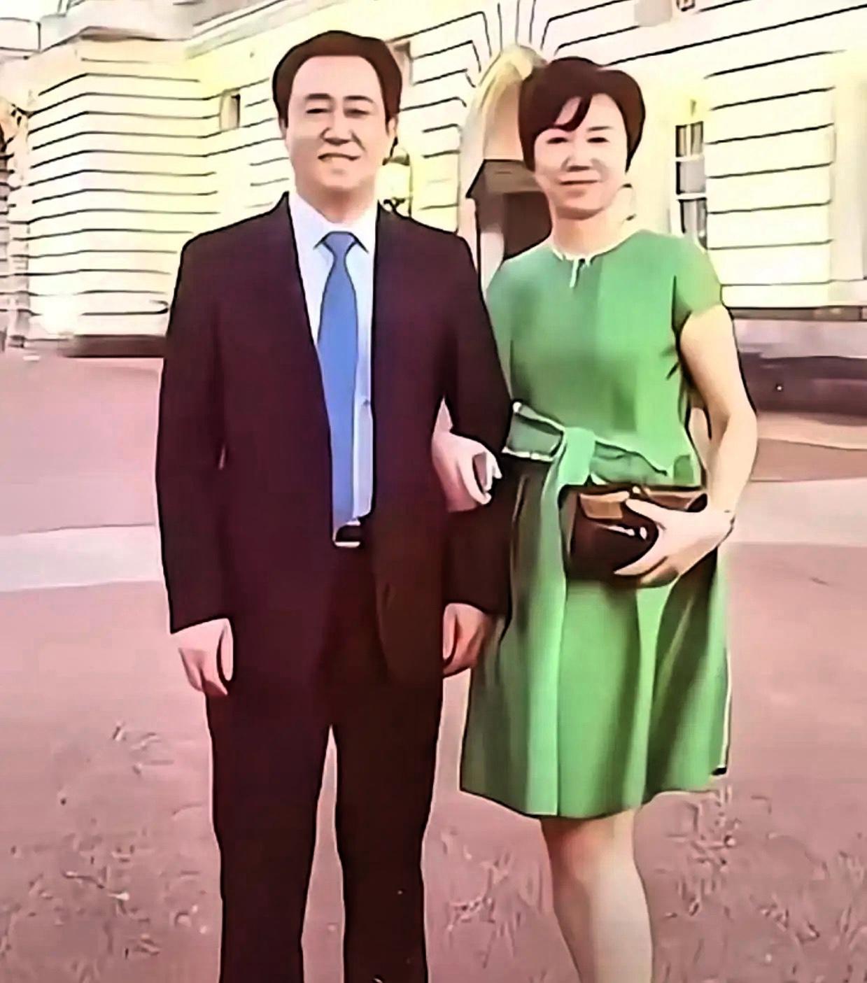 很想知道，当远在国外的丁玉梅，看到老许父子三人被宣判的消息，尤其是看到相伴了近4