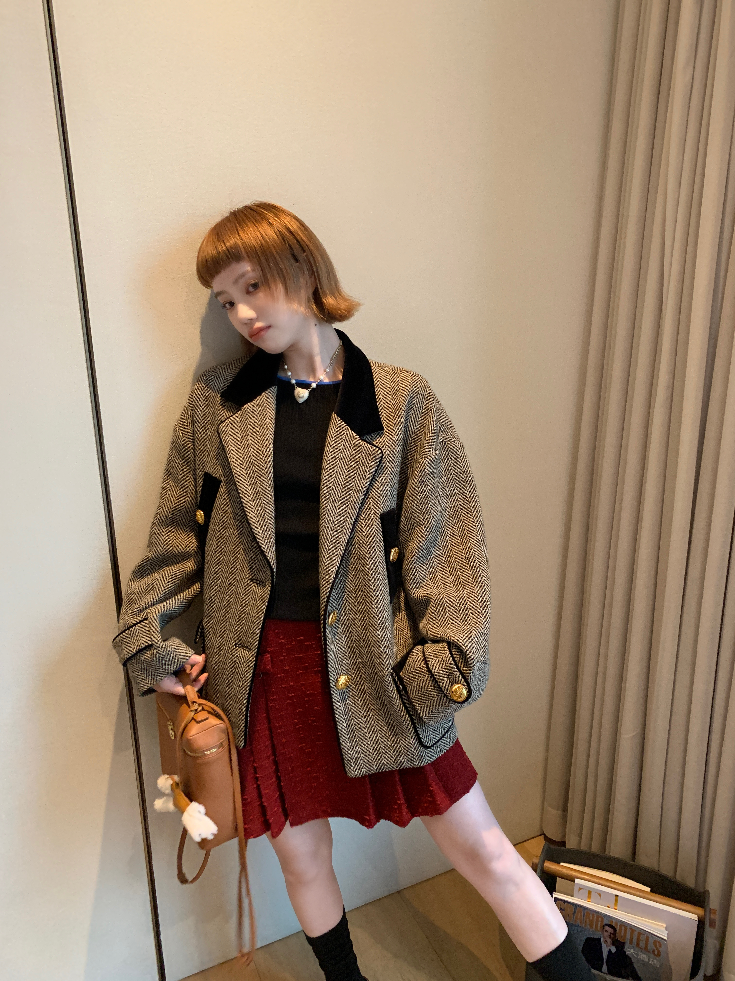 事情真多刚去看骨钉回来 要夸赞一下这件 很实穿耐看高级的呢  不一样的小香外套 