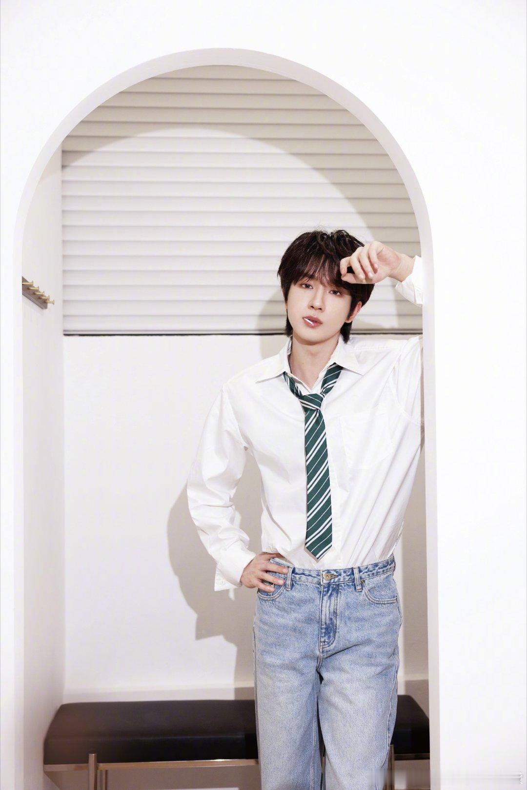 李宏毅LHY李宏毅沈孝星河万般璀璨，你是我平淡生活里最耀眼的那一束光｜李宏毅十万