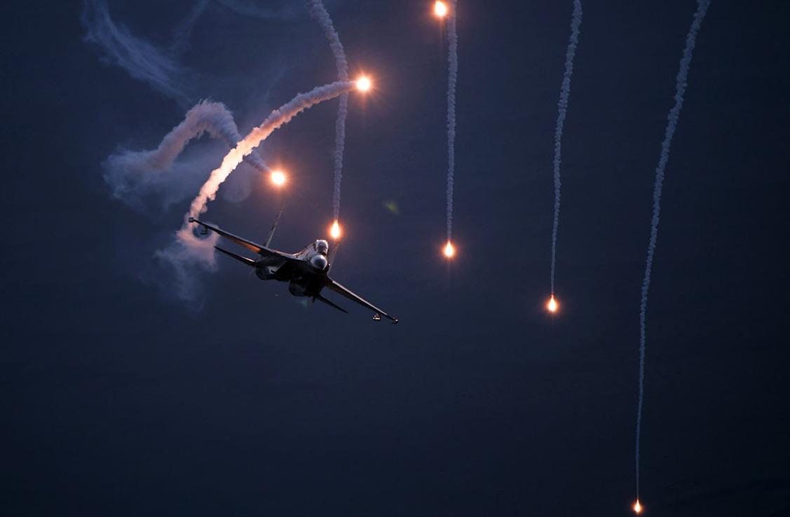 加军机逼近中国西沙领空，还采取低空飞行挑衅，遭解放军“主动开火”。继中菲仁爱礁对