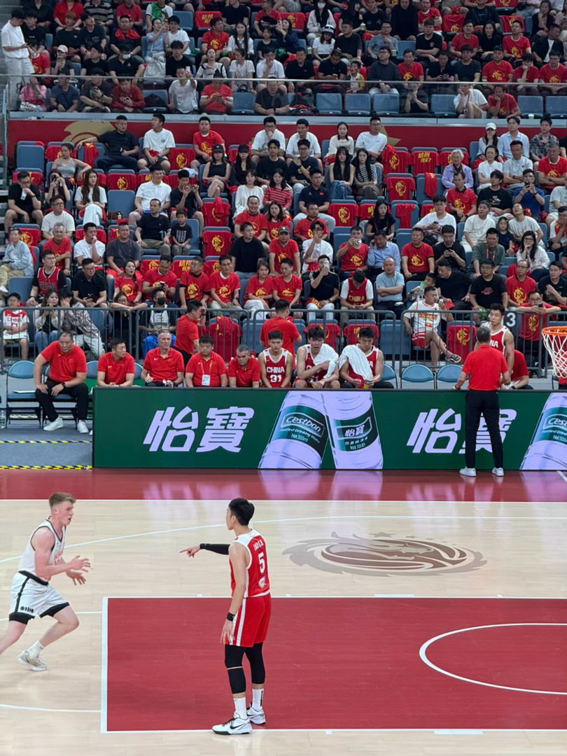 2026年6月23日晚，中国男篮在杭州奥体中心迎战荷兰男篮的热身赛备受瞩目，NB
