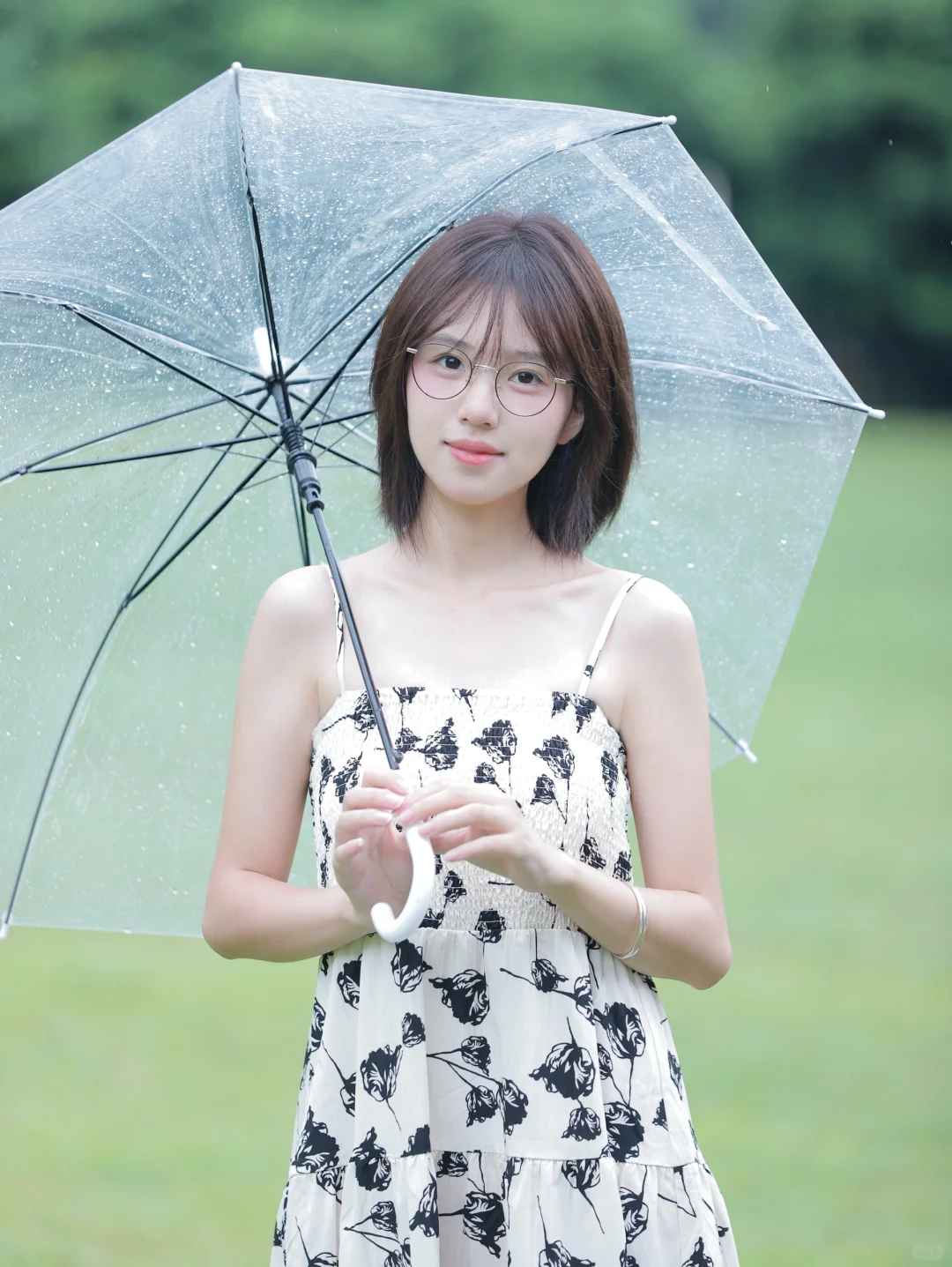 短发女生｜属于雨天的氛围感☔️