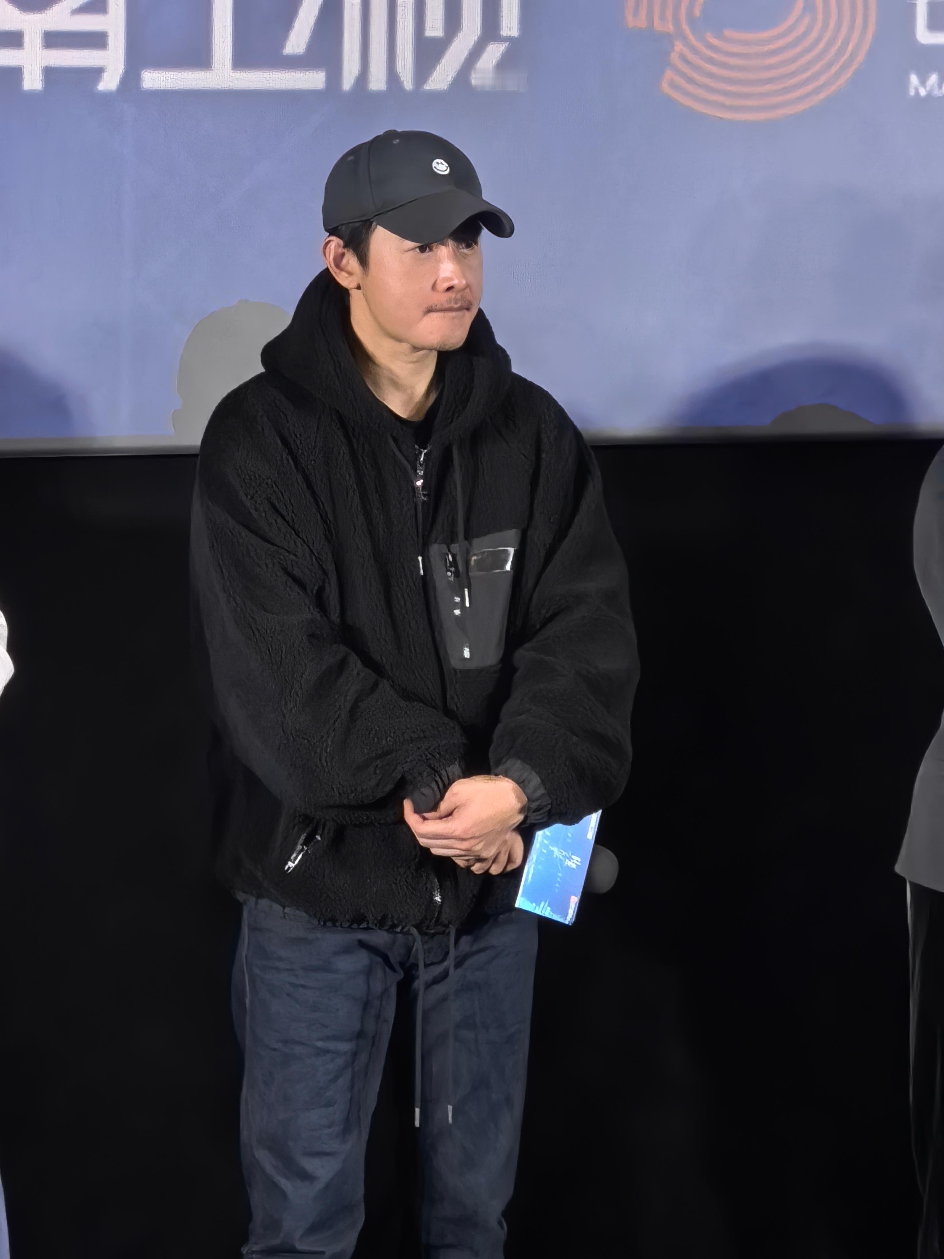 罗晋后援会十六周年最美时光只因罗晋扒拉相册觉得已经好久好久没见面了，翻了好久才到