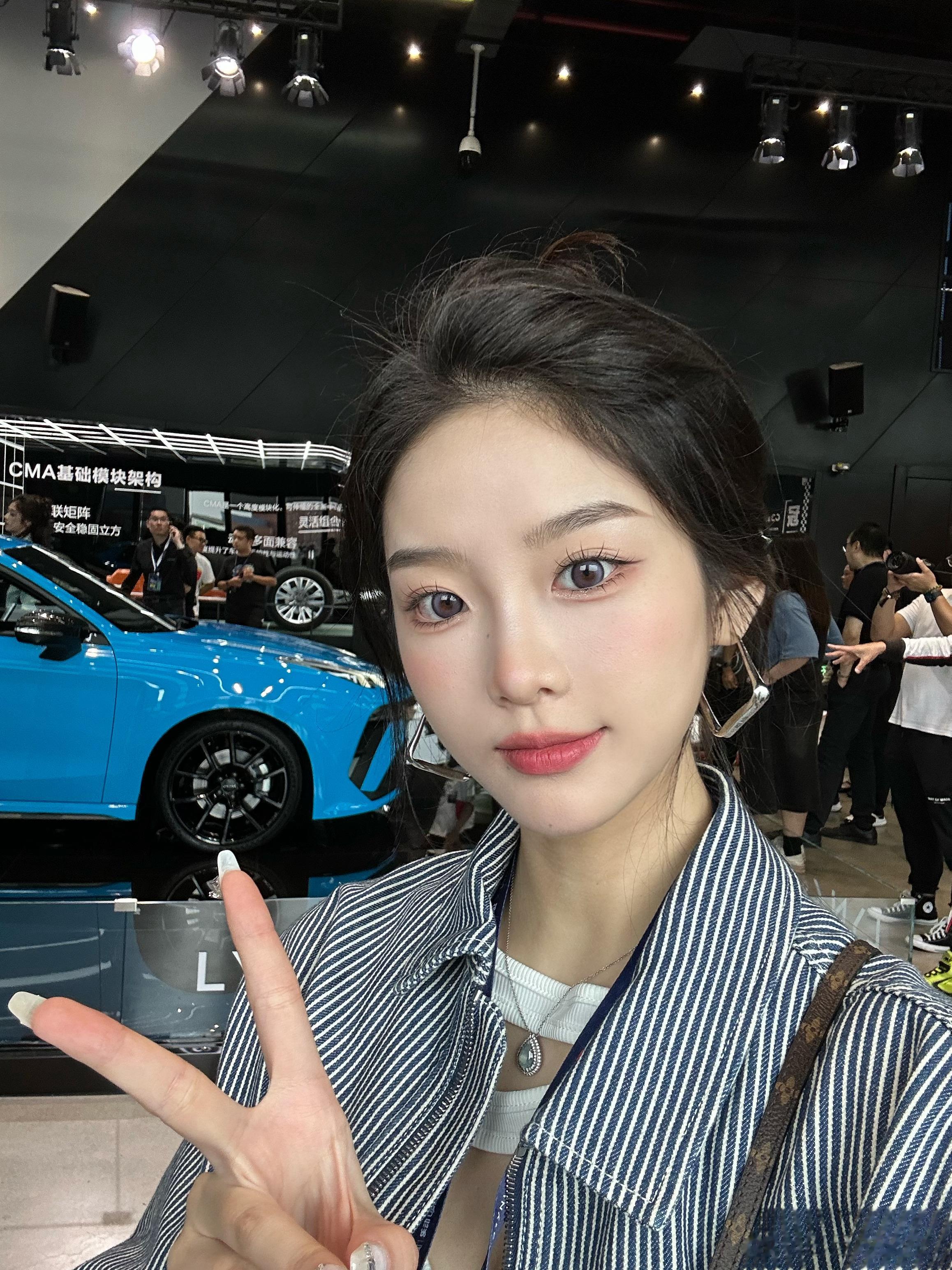 上班了 广告拍拍 音乐节看看  ​​​