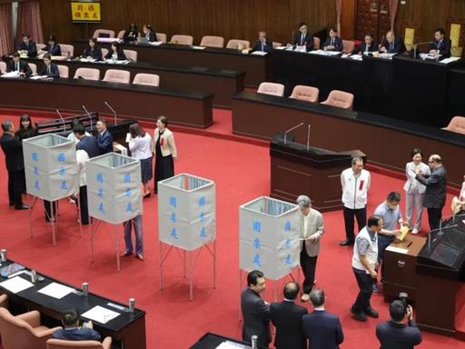 5月19日，台立法机构就赖清德弹劾案举行记名投票，这是台湾地区政治史上首次针对领