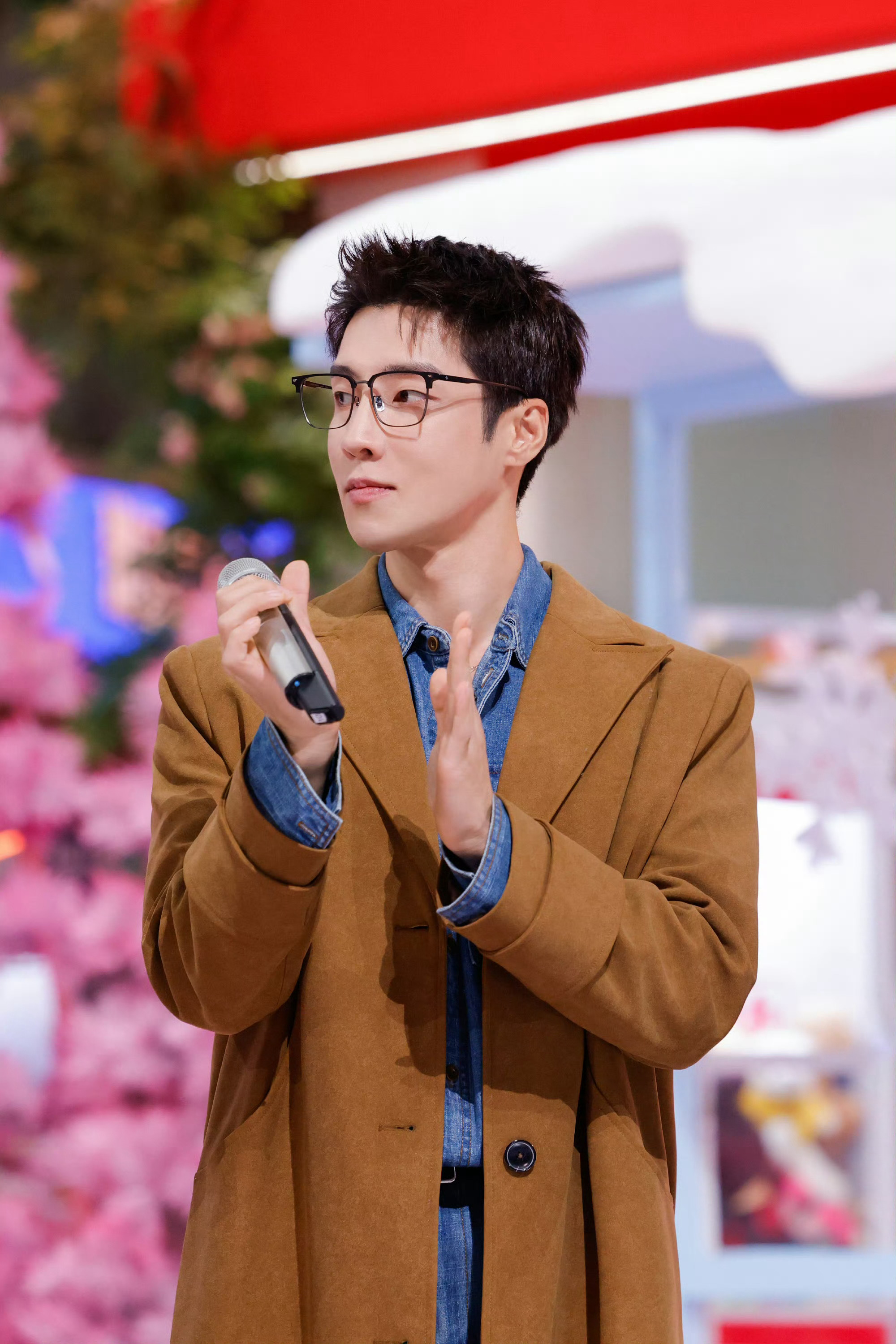 你好星期六全员晒初雪穿搭  我真的很爱老高戴眼镜🤓 高瀚宇[超话]  