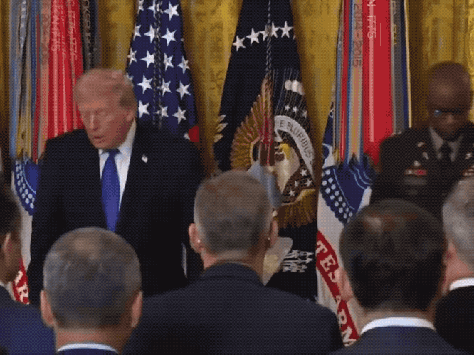 特朗普说不排除派地面部队进伊朗：但是这脸色真的好差啊！难道B-2真被击落了？20