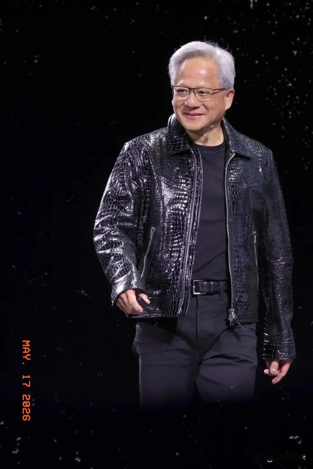 黄仁勋给天底下的女人提了个醒，嫁人可以嫁有钱的，也可以嫁长得好看的，但一定要嫁一
