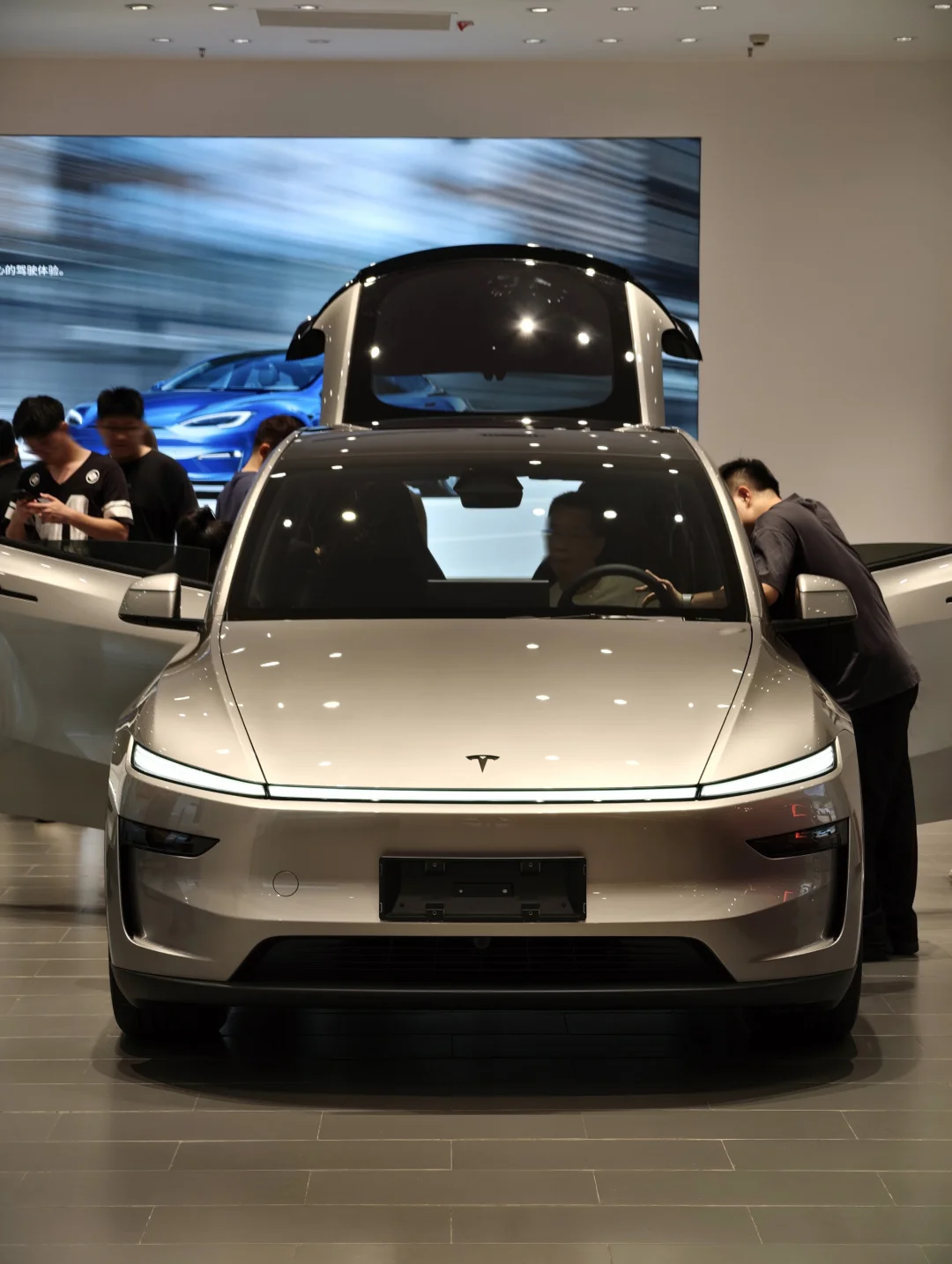 🖱️大号“鼠标”回归？Model Y L 实拍