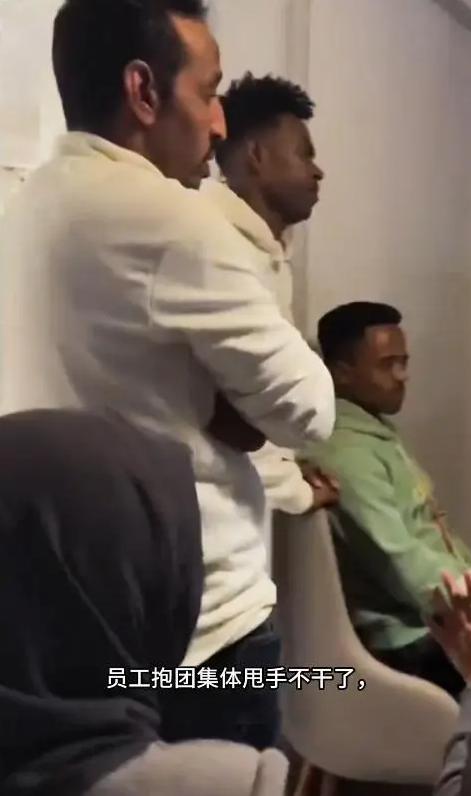 中国姑娘在埃及开中餐厅，结果遭员工集体罢工，她没有选择退让，硬刚到底，把这些员工