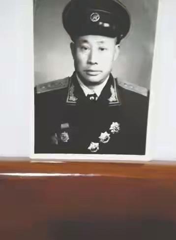 飞夺泸定桥22勇士，建国后仅存4人，其中一人坚决不要上将军衔。你知道他是谁吗