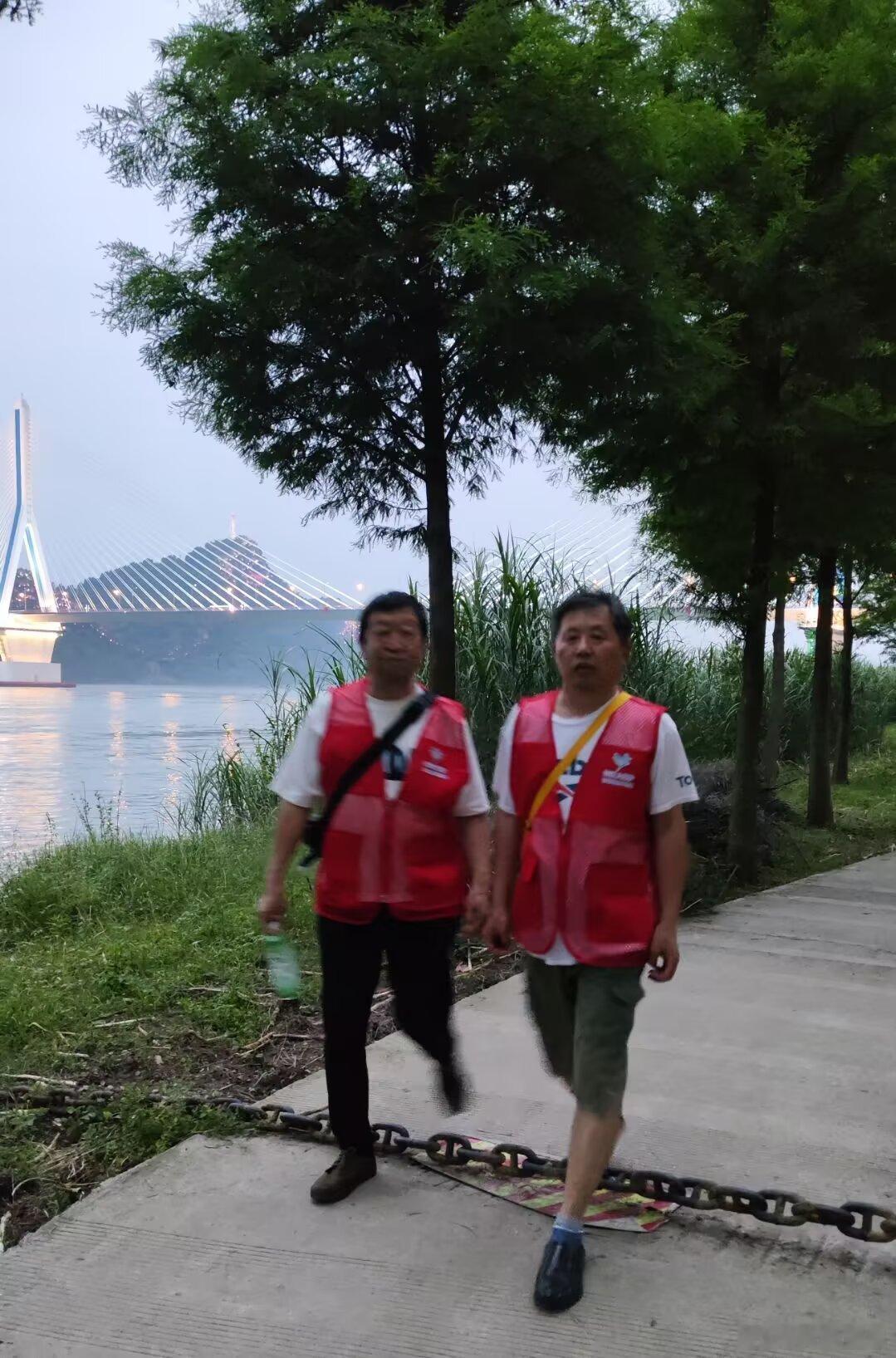 早安你已连续早安问候3242天，昨晚睡了7小时29分钟。525爱己日今天是525