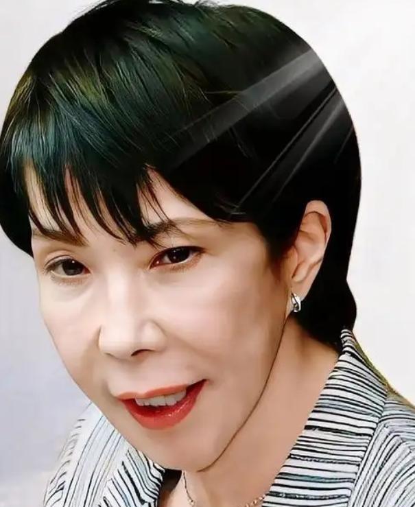 西方眼下慌得手足无措、热锅上打转，压根不是忌惮中国，而是被高市早苗逼到绝境！
