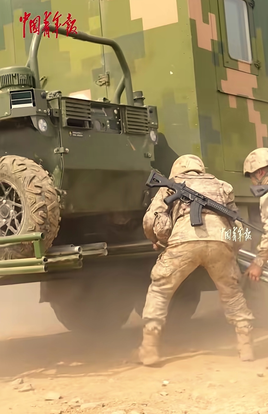 维修保障车辆携带一辆无人车，无人车可装载设备和物资伴随人员前出维修现场 。 