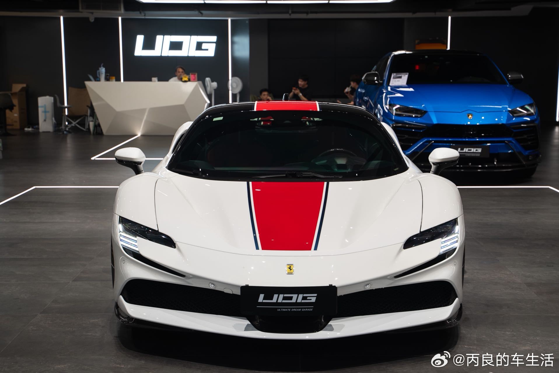 到了台比较吊的车  TM版本SF90 选配280多万 白红配色  单单图三的轮毂