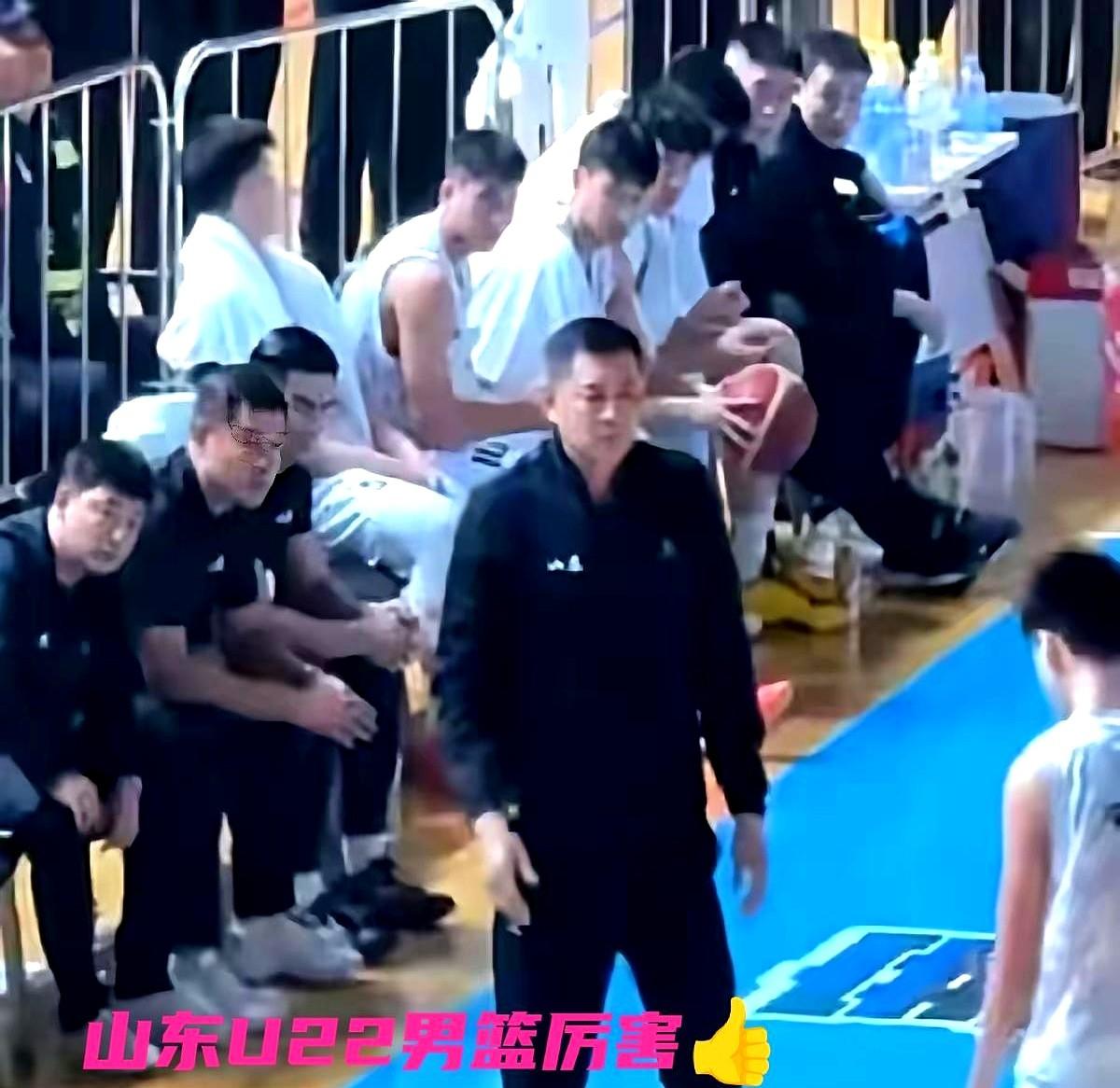 山东半场就把浙江打花了。

18分差距，直接埋坑。

别看最后只赢10分，那纯粹