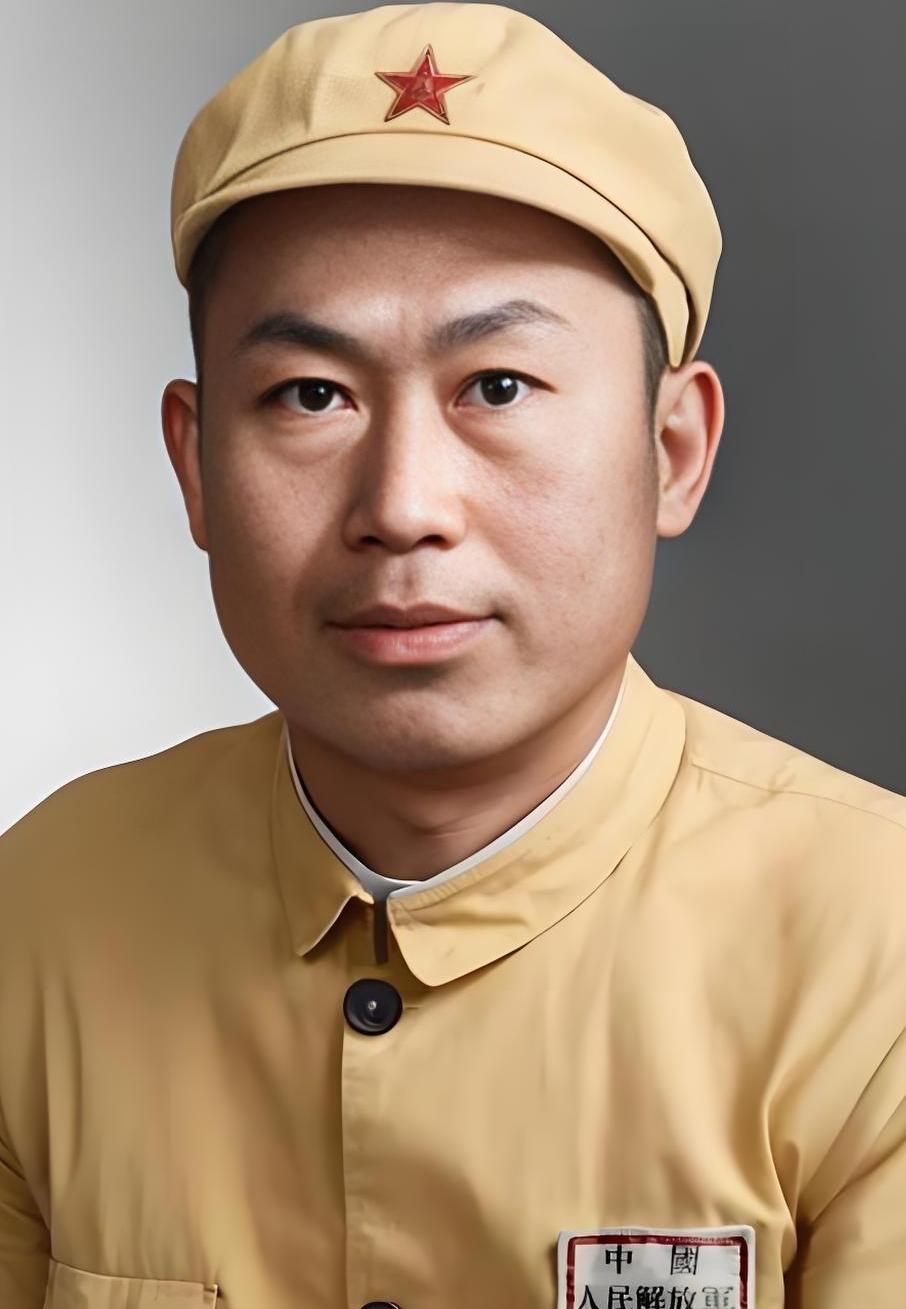 昨晚圈内小聚，一位研究盐城地方党史的老大哥抿了口茶，指着手机里一张泛黄的老照片感