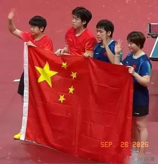 亚运会混双决赛蒯曼/林诗栋4:0战胜孙颖莎/王楚钦，大家注意到莎莎和蒯曼的表情了
