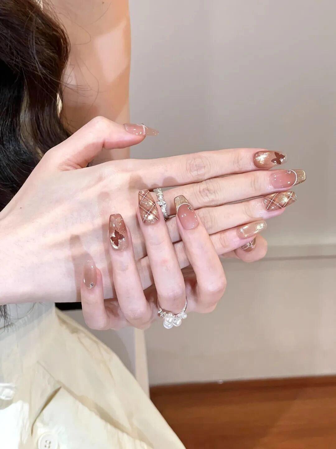 秋冬美甲不孤单！美拉德色系 