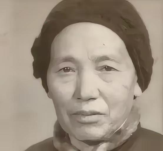 1941年，山东一伪乡长嫁女儿，任大娘被请去帮忙。期间，一个伪军告诉她，马上要放