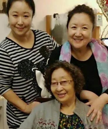 彭玉老师的家庭成员

第一任丈夫，赵文欣。两人于1954年结婚，婚后第34年赵文