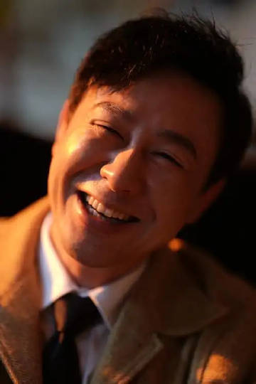 剧组工作人员为张颂文发声 前天我还线下专门问了一下别人，似乎还不是面巾纸，是卷纸