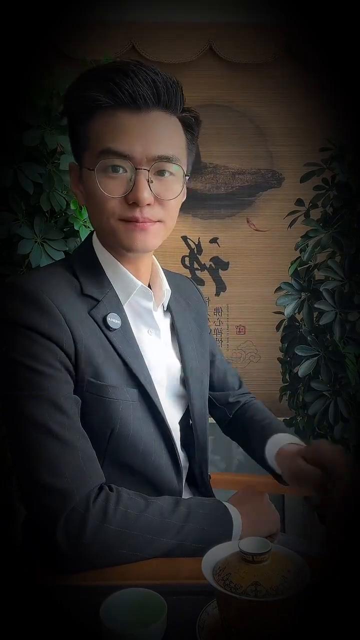 你记住，真正见过世面的人上能与帝王同坐下，能与乞丐同行，会讲究也能将就，能享受也