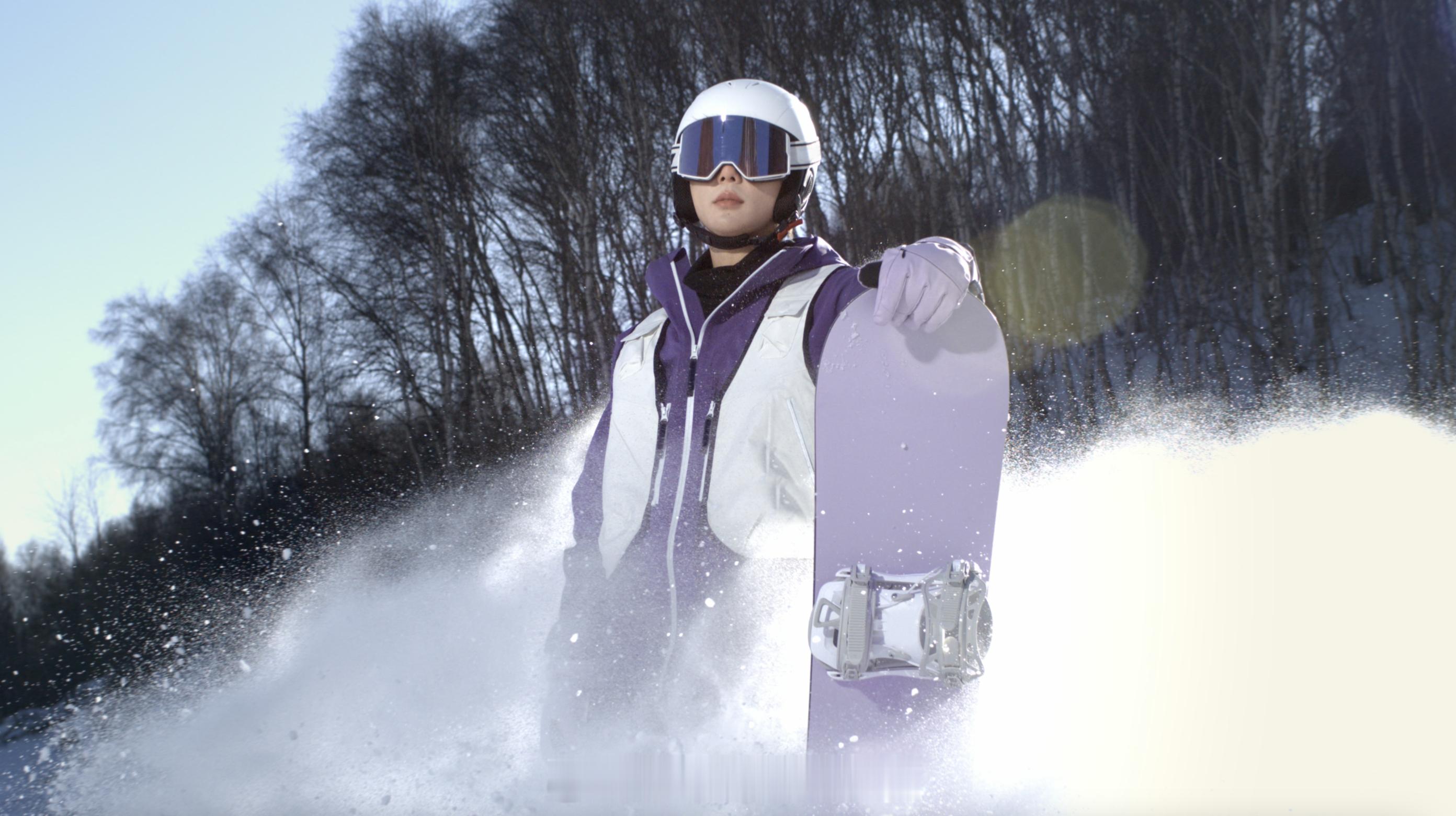 想坐上王安宇的副驾王安宇的滑雪vlog看着看着，注意力逐渐跑偏…他身边那抹灵境紫