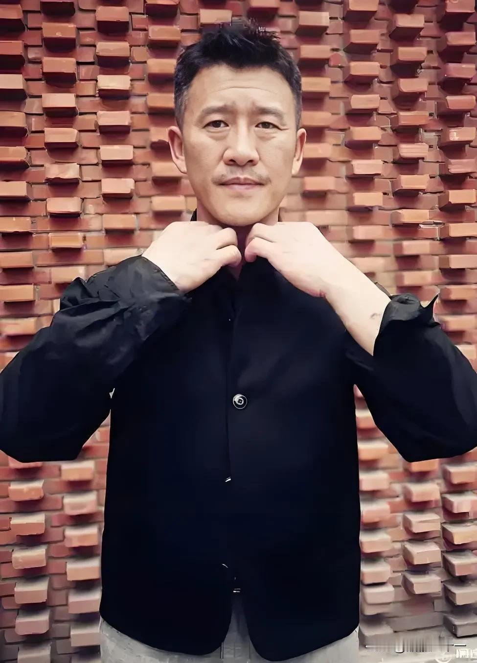 电视剧《扫毒风暴》龙哥，

我发现他身上有个最大的问题，

不是跋扈，也不是抠门
