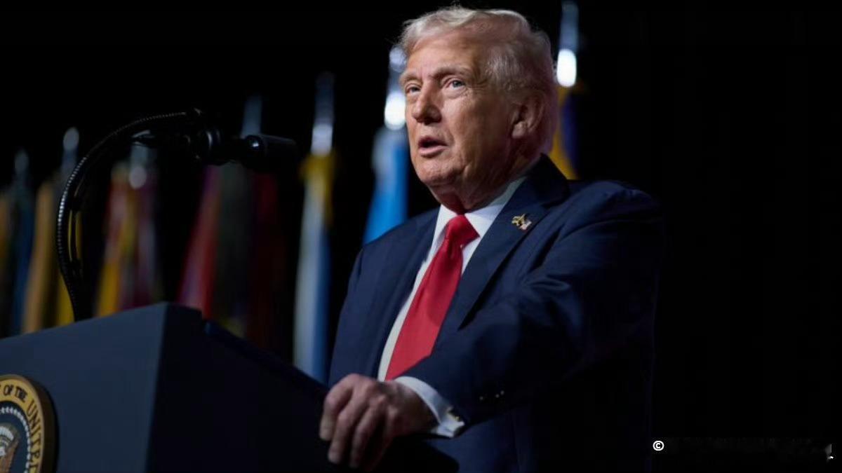 【特朗普称现在甚至没考虑参加2028年大选的可能】美国总统唐纳德·特朗普表示，他