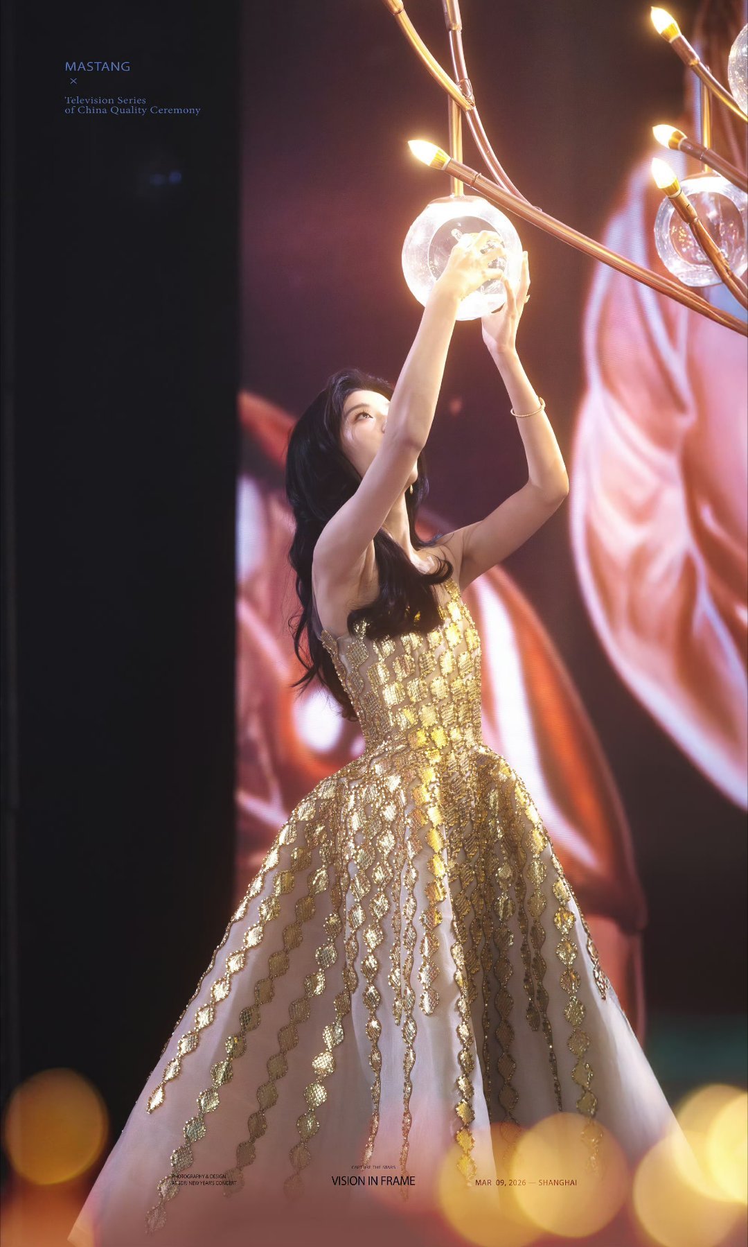 我拍的卢昱晓捧月好美！！ 